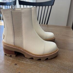 NWOT Sorel Joan Now Chelsea-Bleached Ceramic/Gum 7.5